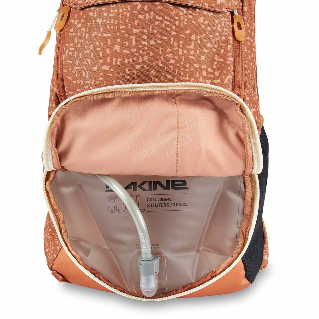  Dakine Women's Syncline 12L Hydration Pack - Used