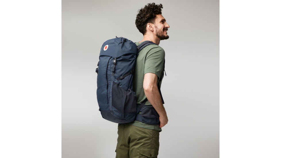  Fjallraven Abisko Hike 35 Backpack